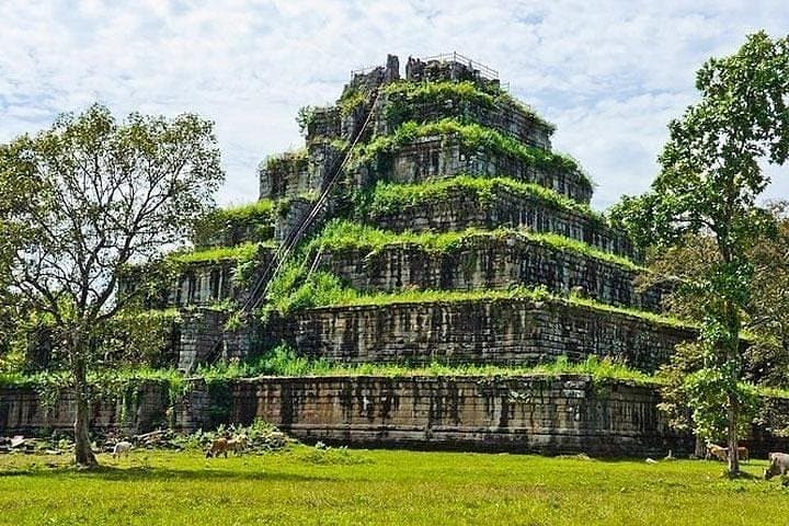 Koh Ker and Beng Mealea Day Trip from Siem Reap: Remote Jungle Temples photo 4