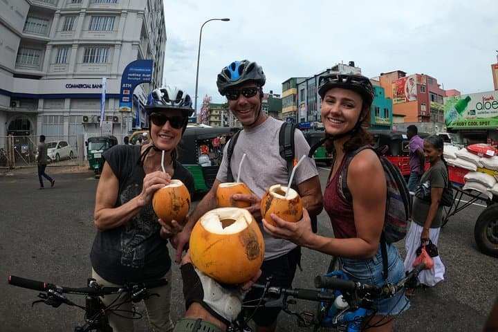Colombo Streetfood Cycling Tour: Hoppers, Kottu & City Sights photo 5
