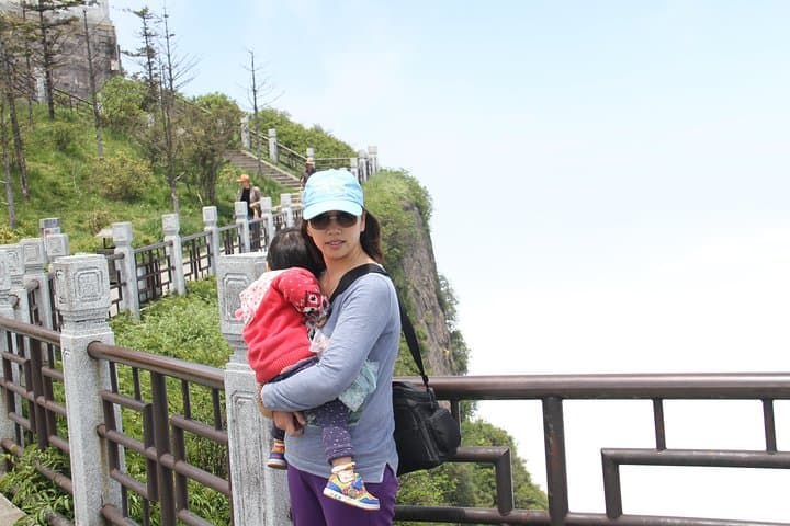 6-Day Private Tour: Jiuzhaigou, Huanglong, Chengdu, Leshan & Mount Emei photo 5