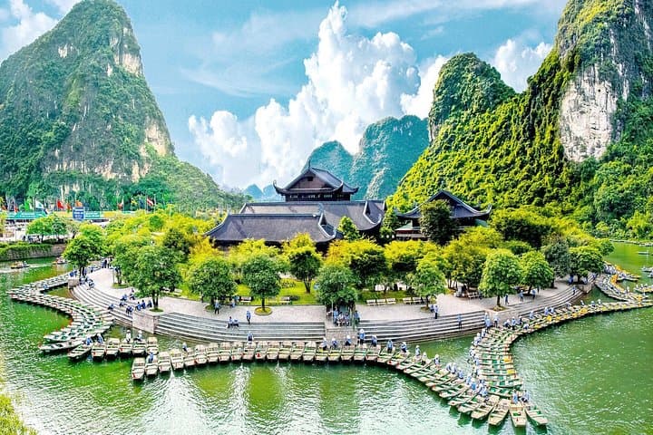 Day Trip from Hanoi to Bai Dinh & Trang An: Ninh Binh Boat, Pagodas & Caves photo 1