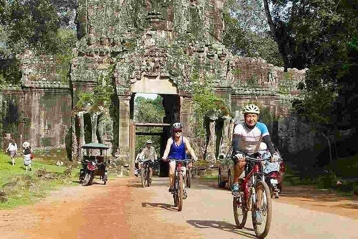 Full-Day Angkor Temples Cycling Tour from Siem Reap — Route, Tips & What to Expect photo 4