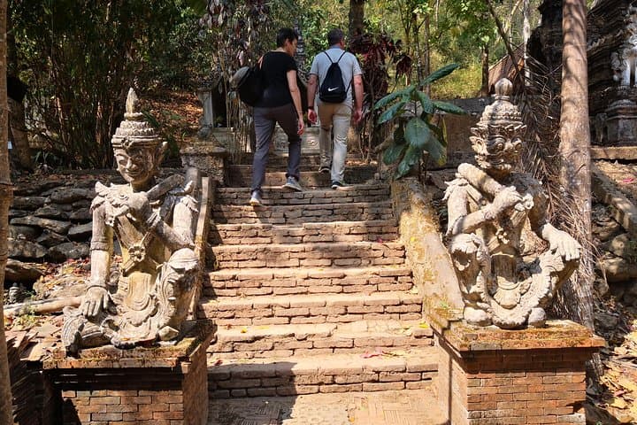 Doi Suthep & Wat Pha Lat Monk Trail: Chiang Mai Temple Day Tour