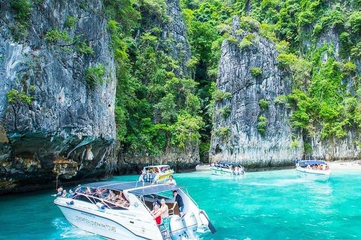 Phi Phi & Bamboo Island Speedboat Day Trip from Phuket photo 5