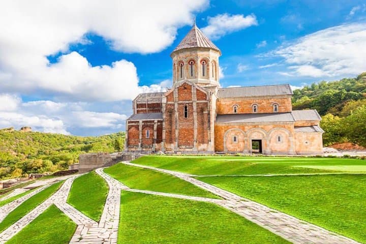Kakheti Full-Day Wine & Culture Tour from Tbilisi — Sighnaghi, Bodbe & Khareba photo 3