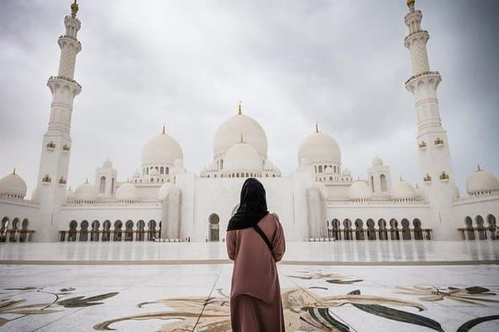Full-Day Abu Dhabi City Tour from Dubai: Sheikh Zayed, Yas Island & Heritage Village photo 2
