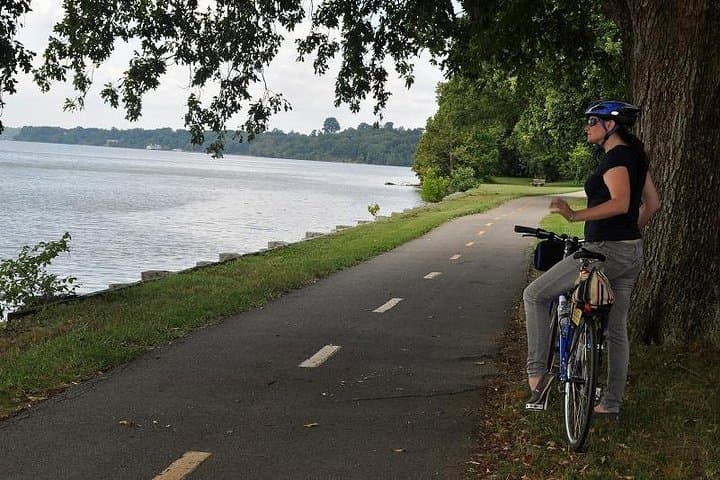 Explore Old Town Alexandria by E-Bike: Potomac River, Mount Vernon & King Street photo 3