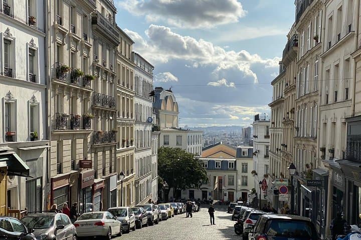 Montmartre Semi-Private Walking Tour: Moulin Rouge to Sacré-Cœur photo 4