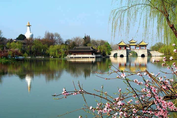 Private 4-Hour Yangzhou City Tour — Slender West Lake, Geyuan Garden & Daming Temple