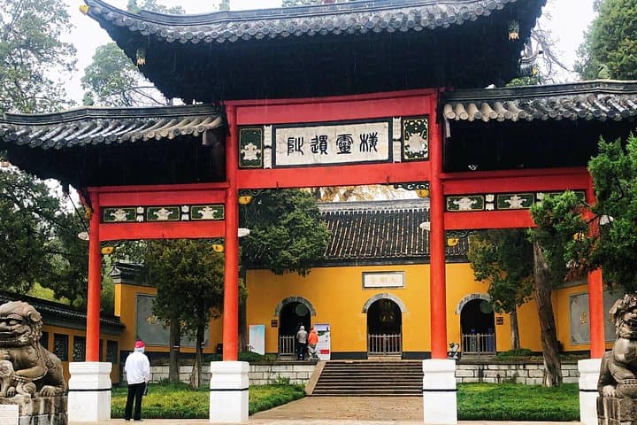 Private 4-Hour Yangzhou City Tour — Slender West Lake, Geyuan Garden & Daming Temple photo 4