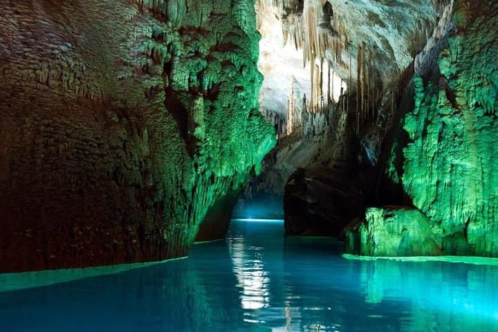 Private Half-Day Tour: Jeita Grotto & Harissa from Beirut