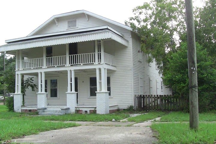 Pensacola Ghosts and Graveyard Tour — Haunted Night Riding Experience photo 5