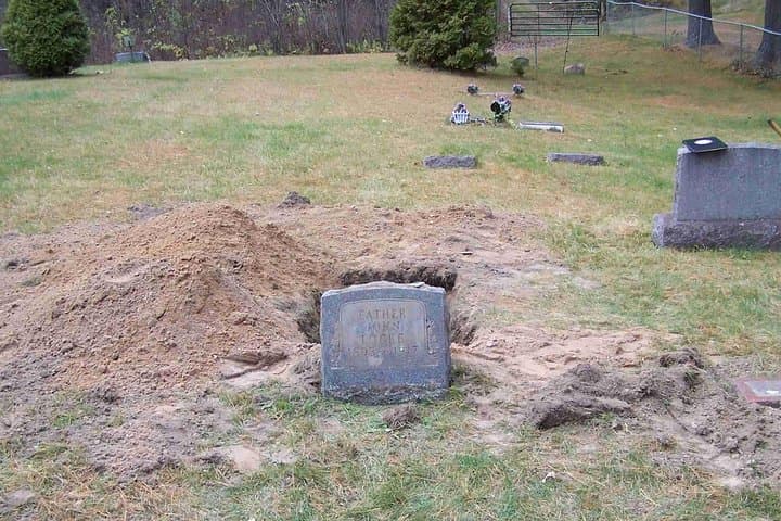 Pensacola Ghosts and Graveyard Tour — Haunted Night Riding Experience photo 6
