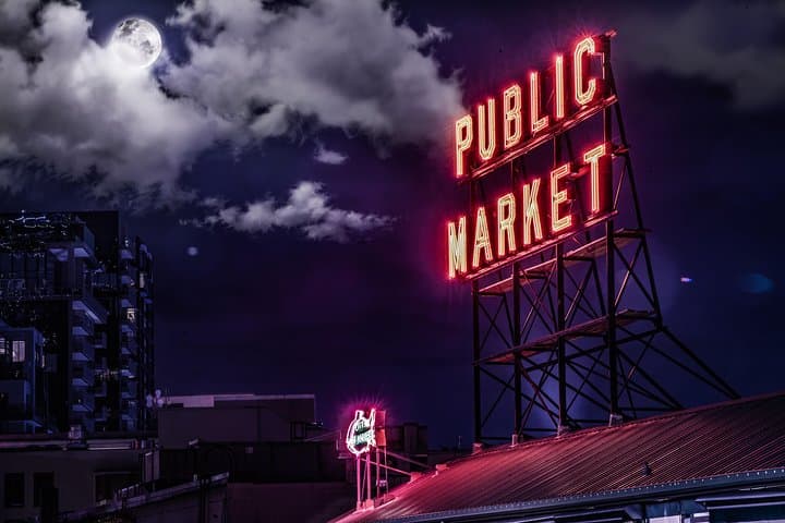 Seattle Walking Ghost Tour: Pike Place to Post Alley After Dark