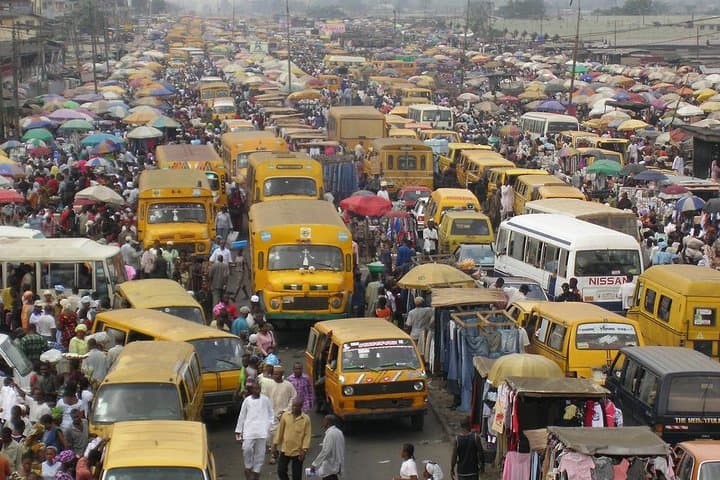 Guided Markets Tour in Lagos — Oshodi Market & Nigerian Army Plaza Walk photo 4