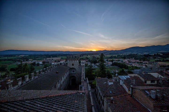 Sunset Aperitif on Scarperia Castle Battlements: Guided Tour & Km-0 Tasting in Mugello photo 3