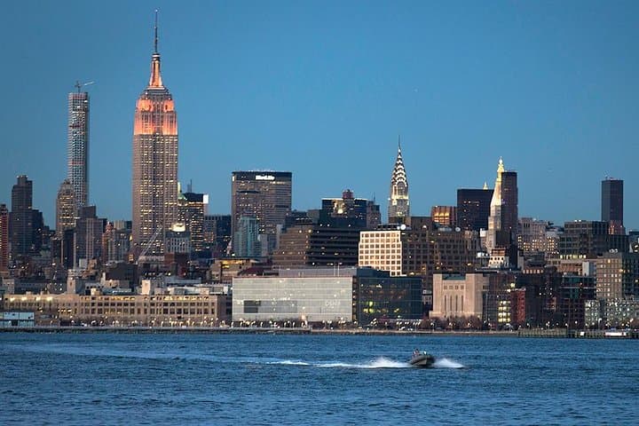 Private Manhattan Speedboat Tour: NYC Harbor Photo Charter photo 4