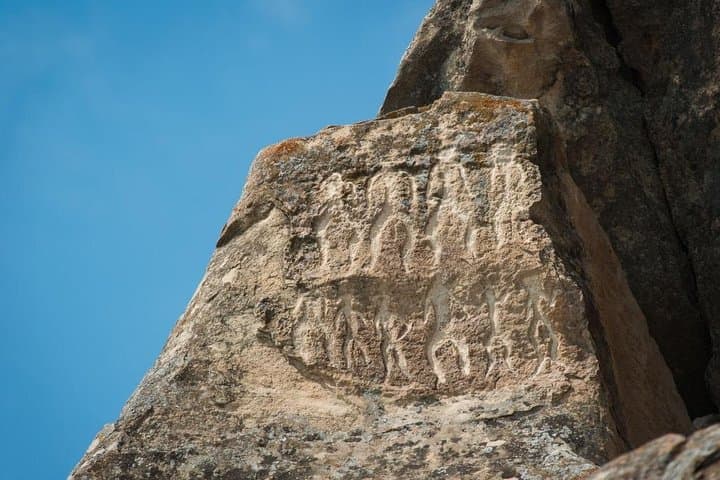 Gobustan, Mud Volcanoes & Fire Temple: Private Tour from Baku