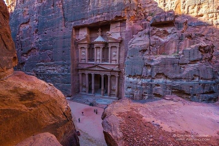 Explore Wadi Rum and Petra in 3 Days: Jeep Tours, Scrambles & Bedouin Camp Experience