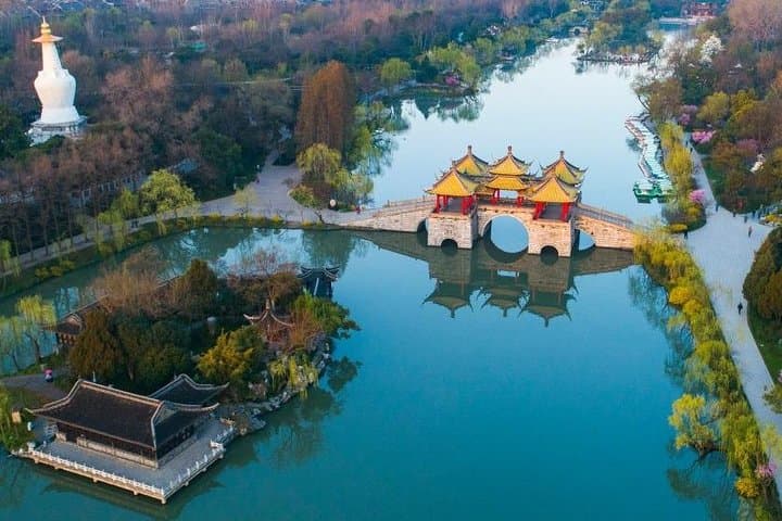 Private 4-Hour Yangzhou City Tour — Slender West Lake, Geyuan Garden & Daming Temple photo 5