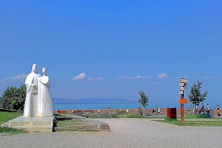 Lake Balaton Day Trip from Budapest: Cruise, Balatonfüred & Tihany Abbey photo 2