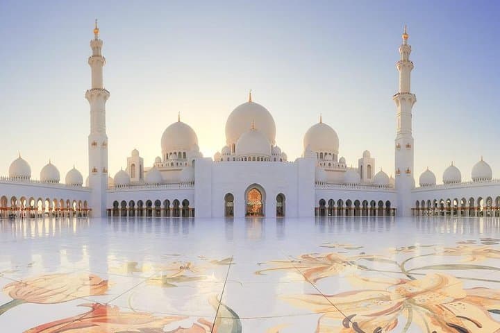 Abu Dhabi Highlights: Sheikh Zayed, Louvre & Ferrari World Private Tour