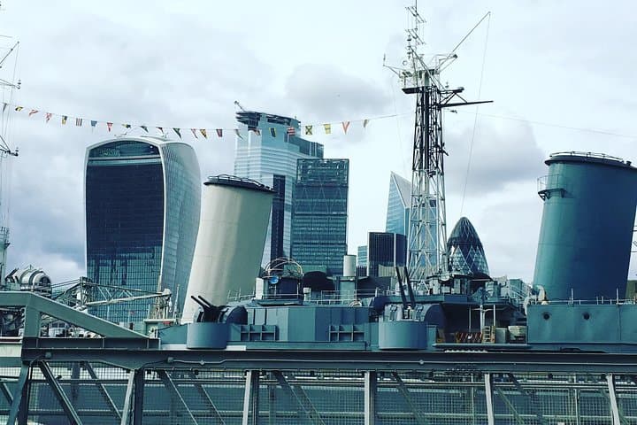 London Introduction Walking Tour: Buckingham Palace, Thames & Historic Sights