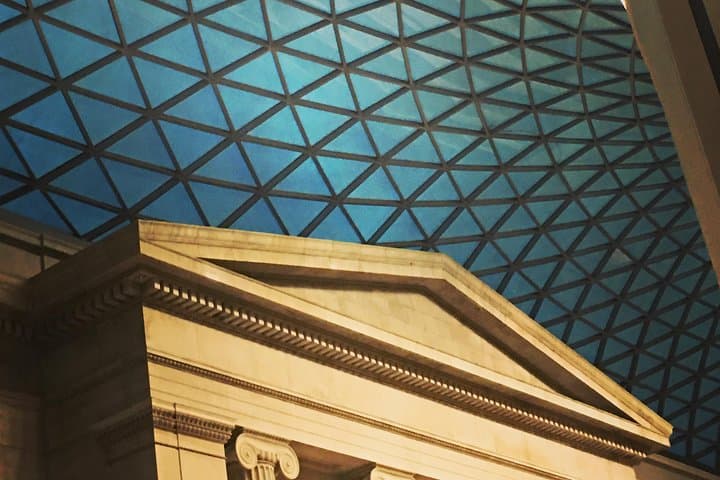 London Introduction Walking Tour: Buckingham Palace, Thames & Historic Sights photo 2