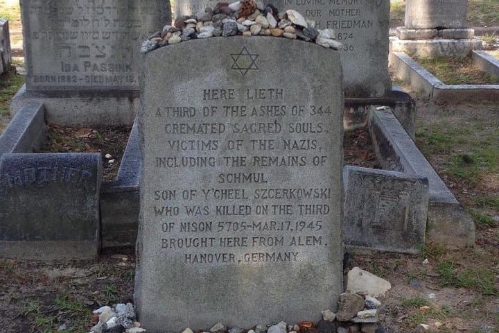 Inside Bonaventure Cemetery: Full Walking Tour with Downtown Pickup photo 5