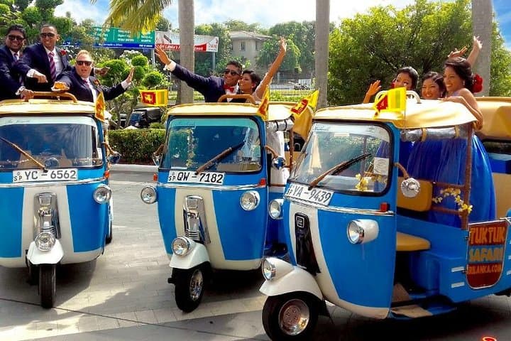 Colombo by Tuk-Tuk: A 3–4 Hour Urban Adventure Through Markets, Temples & Harbour