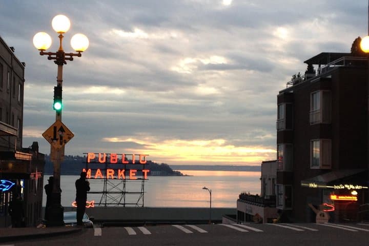 Seattle Scavenger Hunt: Space Needle to Pike Place City Game
