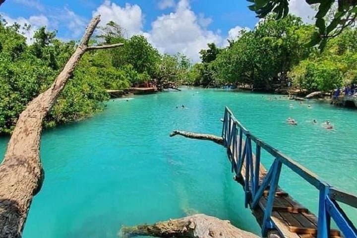 Port Vila Kayaking: Blue Lagoon & Rarru Waterfalls Full-Day Tour photo 5