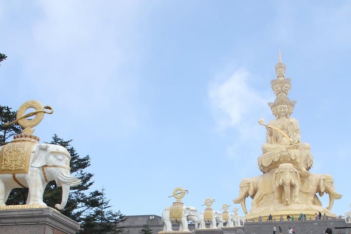 6-Day Private Tour: Jiuzhaigou, Huanglong, Chengdu, Leshan & Mount Emei photo 4
