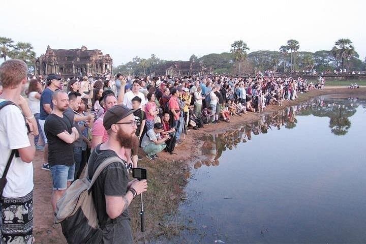 Sunrise at Angkor Wat: Small-Group Siem Reap Temple Tour photo 3