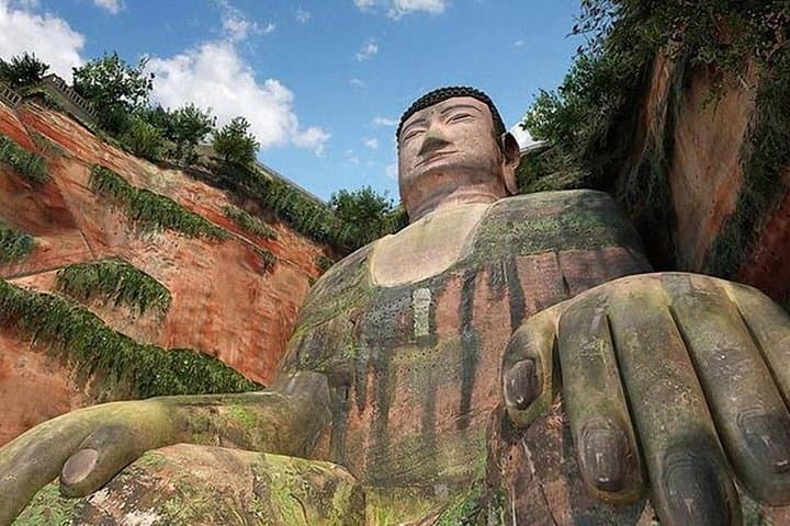 One-Day Chengdu Escape from Jinan: Leshan Giant Buddha & Pandas by Air photo 1