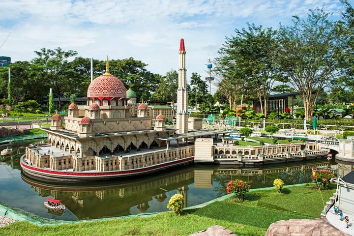 Kuala Lumpur to LEGOLAND Malaysia: 2-Day Night Stay & Return Shuttle photo 4
