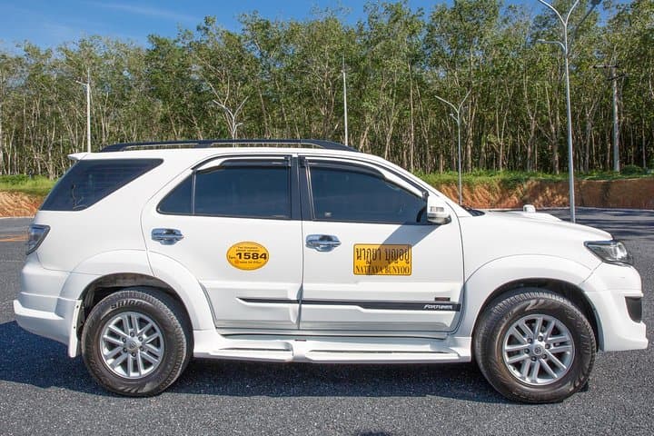 Private 10-Hour Phuket City Tour by Car with Driver