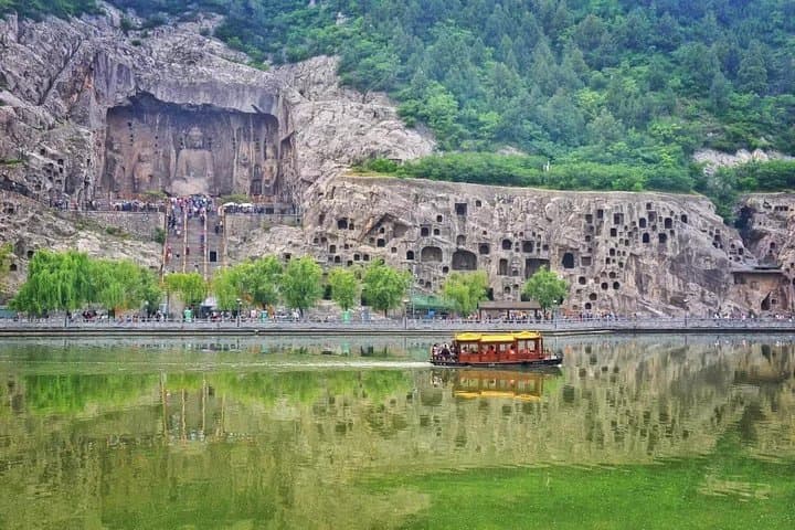 2-Day Private Shaolin Temple & Longmen Grottoes Tour from Guangzhou