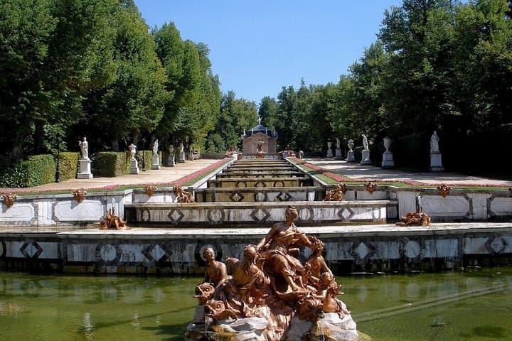 Segovia Private Half-Day Walking Tour: Aqueduct, Cathedral & Alcázar photo 4
