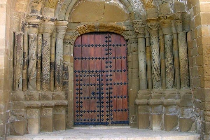 Zaragoza Historic Walking Tour: Basílica, Stone Bridge & Old Town photo 2