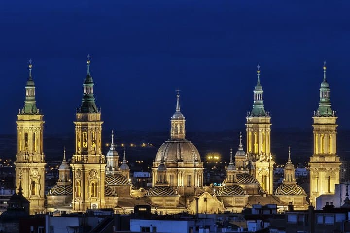 Zaragoza Historic Walking Tour: Basílica, Stone Bridge & Old Town photo 4