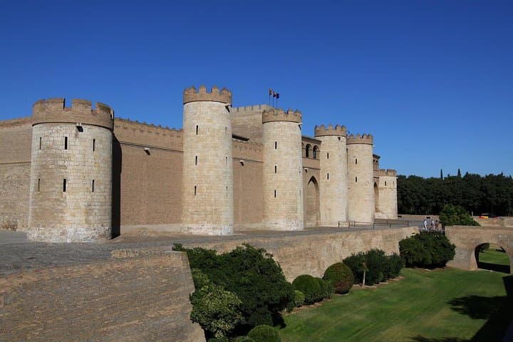 Zaragoza Historic Walking Tour: Basílica, Stone Bridge & Old Town photo 6