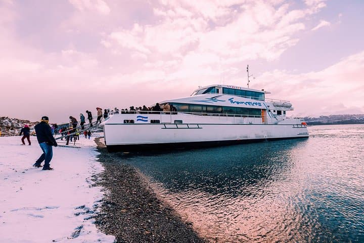 Sail the Beagle Channel: Wildlife, Yámana Middens & Les Eclaireurs Lighthouse photo 4