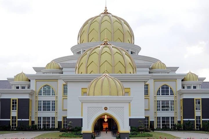 Full-Day Kuala Lumpur Orientation Tour: Petronas, Batu Caves & City Landmarks photo 4