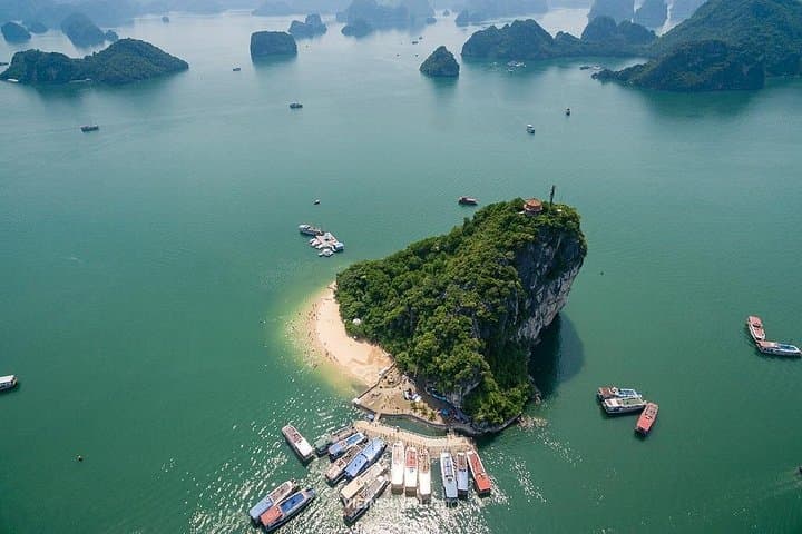 Ha Long Bay Day Cruise: Kayaking, Sung Sot Cave & Titov Island Adventure photo 2