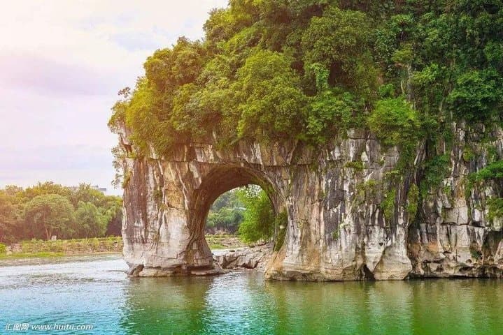 Guilin Day Tour: Elephant Trunk Hill, Fubo Hill & Reed Flute Cave photo 4