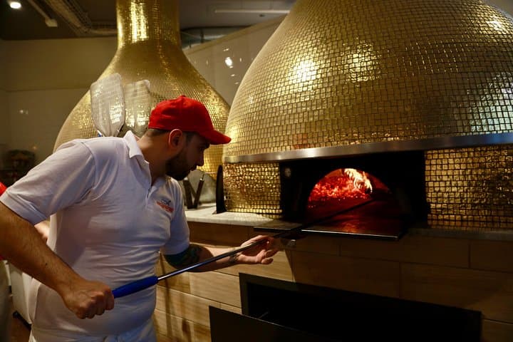 Downtown Chicago Walking Pizza Tour: Taste Deep-Dish, Neapolitan & Roman in River North photo 3