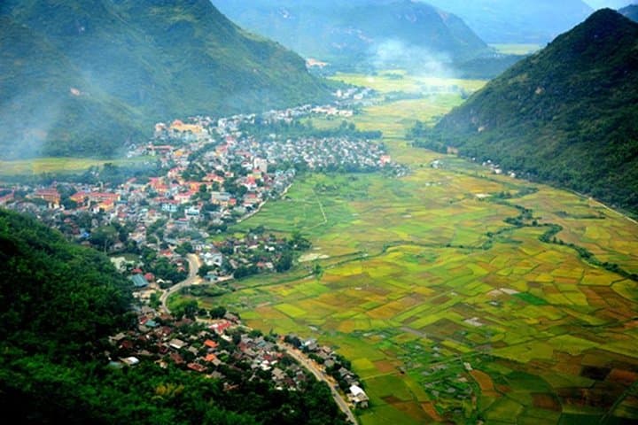 Mai Chau & Pu Luong 2-Day Homestay Trek from Hanoi