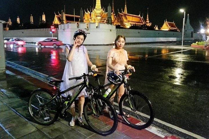 Bangkok Night Bike Tour: Backstreet Temples and Flower Market Cycling Adventure