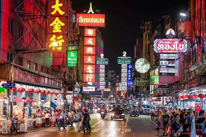 Bangkok Night Bike Tour: Backstreet Temples and Flower Market Cycling Adventure photo 6