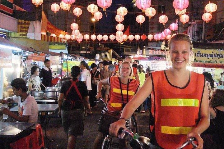 Bangkok Night Bike Tour: Backstreet Temples and Flower Market Cycling Adventure photo 3